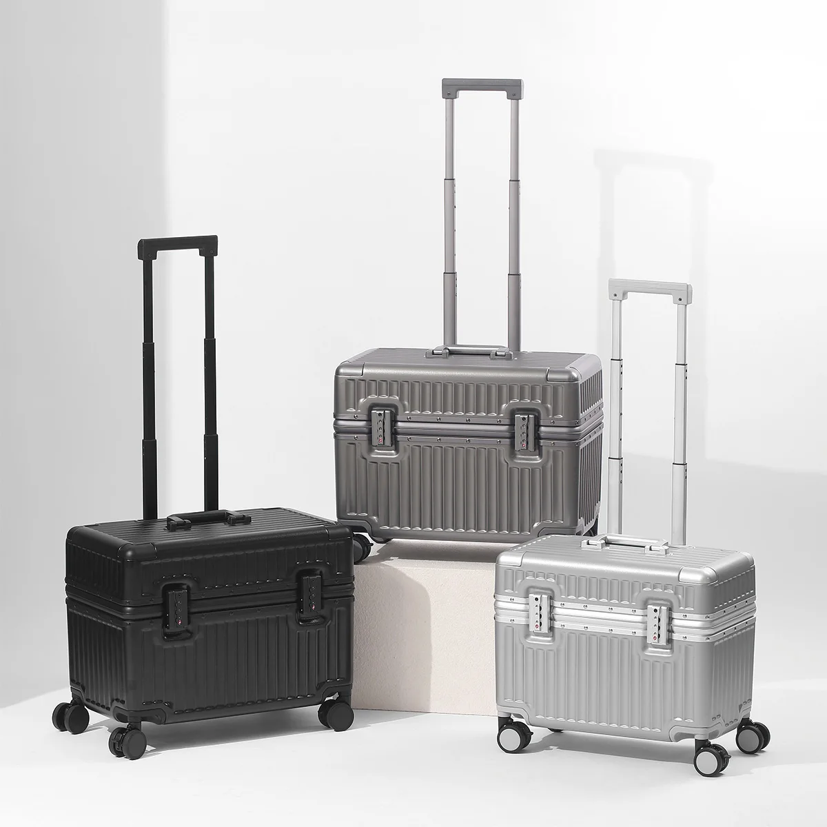 18インチのアルミフレーム製スーツケース。TSAロック付き、 - Aluminum Frame Carry On Luggage のレビューと価格
